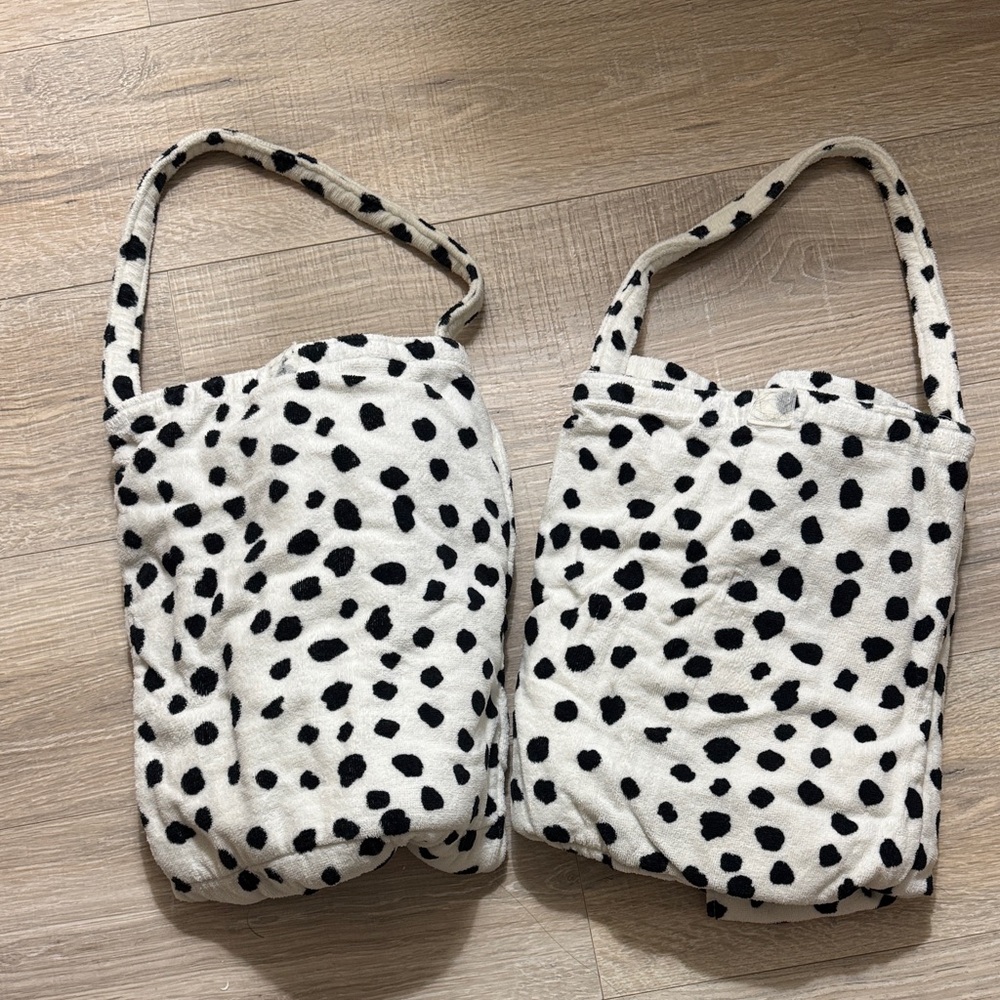 Spotted beach towel Tote Bag - Black and White